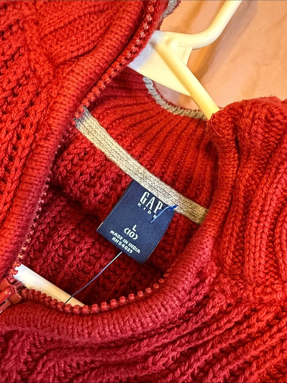 GAP soft red